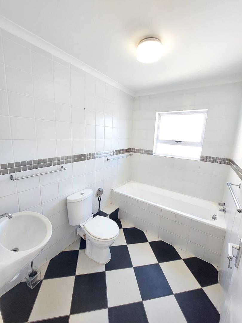 To Let 3 Bedroom Property for Rent in Muizenberg Western Cape